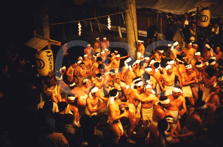 http://www.cpcjapan.com/japan/syouwa_matsuri/photo2/okayama_hadaka001.jpg